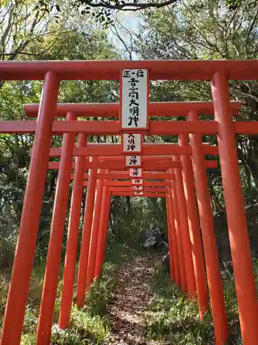 吉高稲荷大明神の鳥居