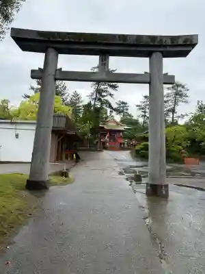 月讀神社の{uncategorized: "未分類", other: "その他", undefined: "問題あり", building: "その他建物", grave: "お墓", sacred_gate: "鳥居", guardian: "狛犬", statue: "像", buddha: "仏像", history: "歴史", nature: "自然", garden: "庭園", animal: "動物", pagoda: "塔", temizu: "手水舎", mountain_gate: "山門・神門", sanctuary: "本殿・本堂", subordinate: "末社・摂社", art: "芸術", scenery: "景色", jizo: "地蔵", ema: "絵馬", goshuin: "御朱印", omikuji: "おみくじ", items: "授与品その他", amulet: "お守り", goshuincho: "御朱印帳", eats: "食事", festival: "お祭り", votive_dance: "神楽", shichigosan: "七五三参", wedding: "結婚式", experience: "体験その他", initially: "初詣", around: "周辺", anti_infection: "感染症対策"}