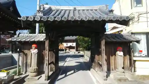 長久寺の山門