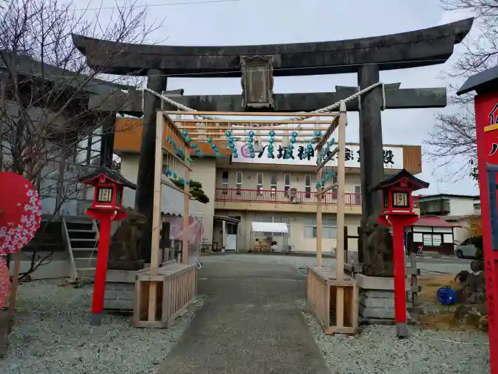 仙台八坂神社の{uncategorized: "未分類", other: "その他", undefined: "問題あり", building: "その他建物", grave: "お墓", sacred_gate: "鳥居", guardian: "狛犬", statue: "像", buddha: "仏像", history: "歴史", nature: "自然", garden: "庭園", animal: "動物", pagoda: "塔", temizu: "手水舎", mountain_gate: "山門・神門", sanctuary: "本殿・本堂", subordinate: "末社・摂社", art: "芸術", scenery: "景色", jizo: "地蔵", ema: "絵馬", goshuin: "御朱印", omikuji: "おみくじ", items: "授与品その他", amulet: "お守り", goshuincho: "御朱印帳", eats: "食事", festival: "お祭り", votive_dance: "神楽", shichigosan: "七五三参", wedding: "結婚式", experience: "体験その他", initially: "初詣", around: "周辺", anti_infection: "感染症対策"}
