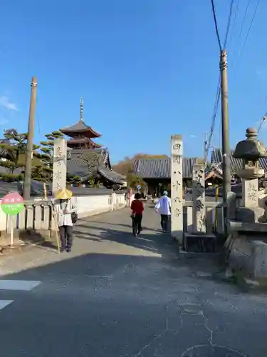 志度寺の山門