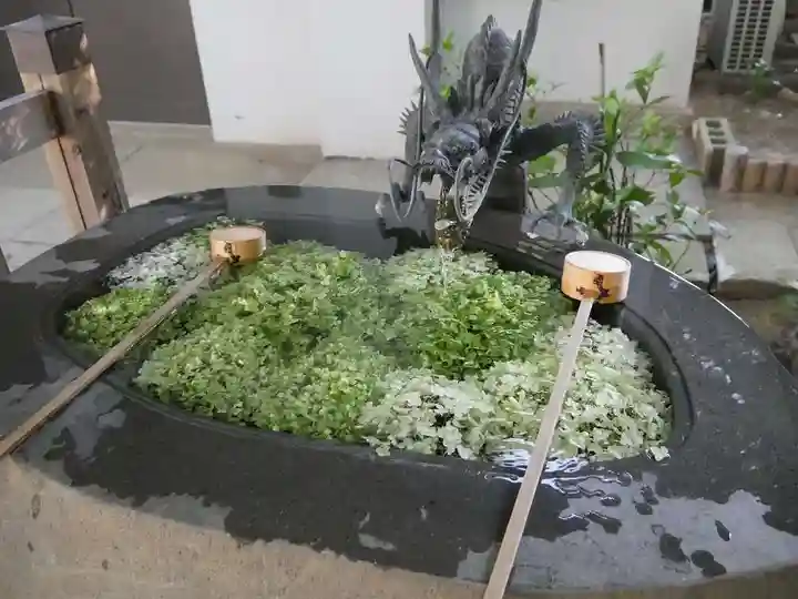 駒込妙義神社の手水舎