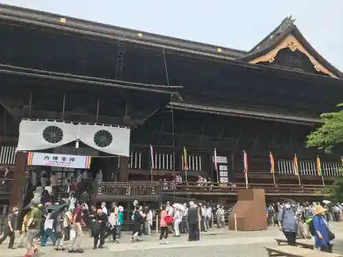 善光寺の本殿・本堂