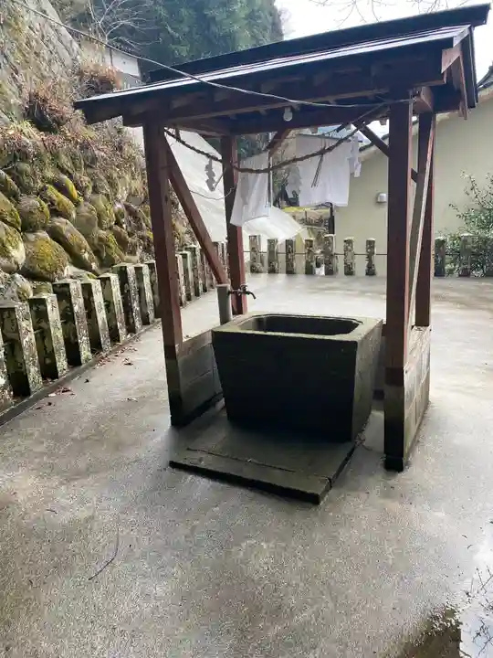 石井神社の手水舎