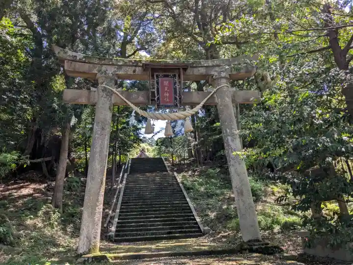 闇見神社の{uncategorized: "未分類", other: "その他", undefined: "問題あり", building: "その他建物", grave: "お墓", sacred_gate: "鳥居", guardian: "狛犬", statue: "像", buddha: "仏像", history: "歴史", nature: "自然", garden: "庭園", animal: "動物", pagoda: "塔", temizu: "手水舎", mountain_gate: "山門・神門", sanctuary: "本殿・本堂", subordinate: "末社・摂社", art: "芸術", scenery: "景色", jizo: "地蔵", ema: "絵馬", goshuin: "御朱印", omikuji: "おみくじ", items: "授与品その他", amulet: "お守り", goshuincho: "御朱印帳", eats: "食事", festival: "お祭り", votive_dance: "神楽", shichigosan: "七五三参", wedding: "結婚式", experience: "体験その他", initially: "初詣", around: "周辺", anti_infection: "感染症対策"}