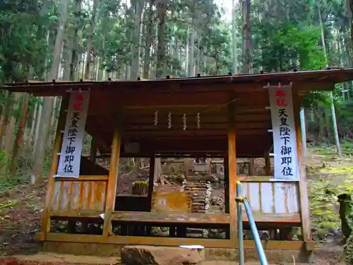 諏訪神社の本殿