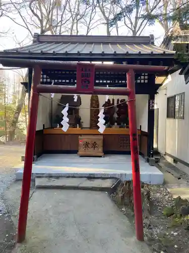 新屋山神社の末社・摂社