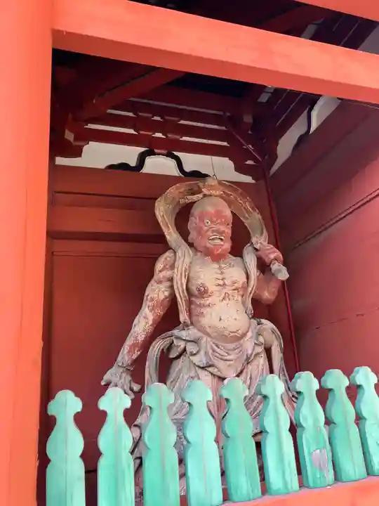 岩舟山高勝寺の像