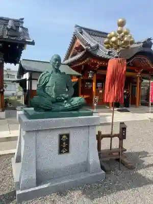 豊国神社の{uncategorized: "未分類", other: "その他", undefined: "問題あり", building: "その他建物", grave: "お墓", sacred_gate: "鳥居", guardian: "狛犬", statue: "像", buddha: "仏像", history: "歴史", nature: "自然", garden: "庭園", animal: "動物", pagoda: "塔", temizu: "手水舎", mountain_gate: "山門・神門", sanctuary: "本殿・本堂", subordinate: "末社・摂社", art: "芸術", scenery: "景色", jizo: "地蔵", ema: "絵馬", goshuin: "御朱印", omikuji: "おみくじ", items: "授与品その他", amulet: "お守り", goshuincho: "御朱印帳", eats: "食事", festival: "お祭り", votive_dance: "神楽", shichigosan: "七五三参", wedding: "結婚式", experience: "体験その他", initially: "初詣", around: "周辺", anti_infection: "感染症対策"}