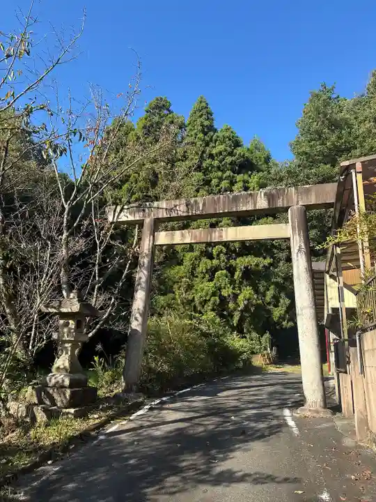 尾張戸神社(瀬戸市・名古屋市守山区)の鳥居