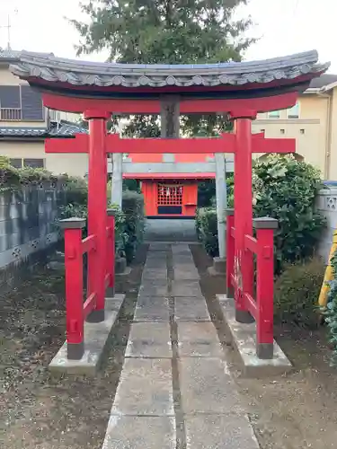 夜泣稲荷大明神の鳥居