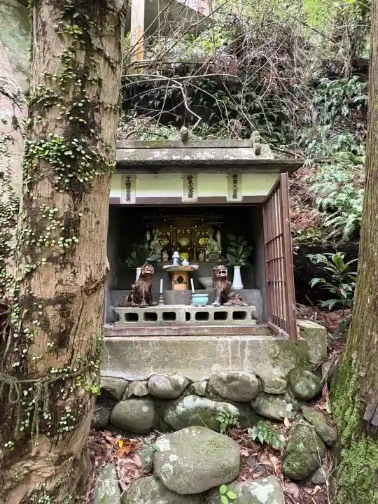 奇絶峡不動明王の{uncategorized: "未分類", other: "その他", undefined: "問題あり", building: "その他建物", grave: "お墓", sacred_gate: "鳥居", guardian: "狛犬", statue: "像", buddha: "仏像", history: "歴史", nature: "自然", garden: "庭園", animal: "動物", pagoda: "塔", temizu: "手水舎", mountain_gate: "山門・神門", sanctuary: "本殿・本堂", subordinate: "末社・摂社", art: "芸術", scenery: "景色", jizo: "地蔵", ema: "絵馬", goshuin: "御朱印", omikuji: "おみくじ", items: "授与品その他", amulet: "お守り", goshuincho: "御朱印帳", eats: "食事", festival: "お祭り", votive_dance: "神楽", shichigosan: "七五三参", wedding: "結婚式", experience: "体験その他", initially: "初詣", around: "周辺", anti_infection: "感染症対策"}