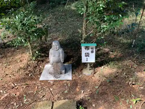 磐裂根裂神社の像