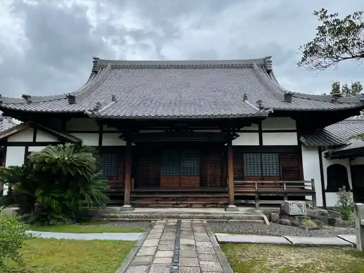 長母寺の本殿・本堂