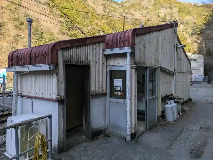 智満寺の{uncategorized: "未分類", other: "その他", undefined: "問題あり", building: "その他建物", grave: "お墓", sacred_gate: "鳥居", guardian: "狛犬", statue: "像", buddha: "仏像", history: "歴史", nature: "自然", garden: "庭園", animal: "動物", pagoda: "塔", temizu: "手水舎", mountain_gate: "山門・神門", sanctuary: "本殿・本堂", subordinate: "末社・摂社", art: "芸術", scenery: "景色", jizo: "地蔵", ema: "絵馬", goshuin: "御朱印", omikuji: "おみくじ", items: "授与品その他", amulet: "お守り", goshuincho: "御朱印帳", eats: "食事", festival: "お祭り", votive_dance: "神楽", shichigosan: "七五三参", wedding: "結婚式", experience: "体験その他", initially: "初詣", around: "周辺", anti_infection: "感染症対策"}