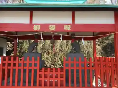 鼻顔稲荷神社の狛犬