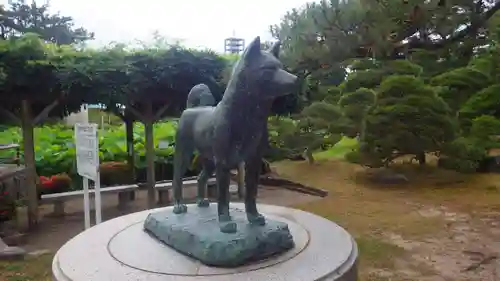 白山神社の像