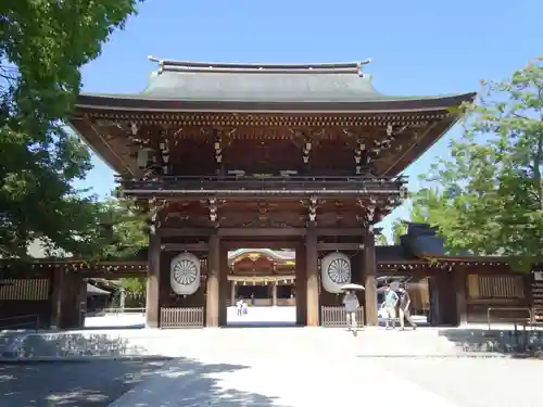 寒川神社の山門