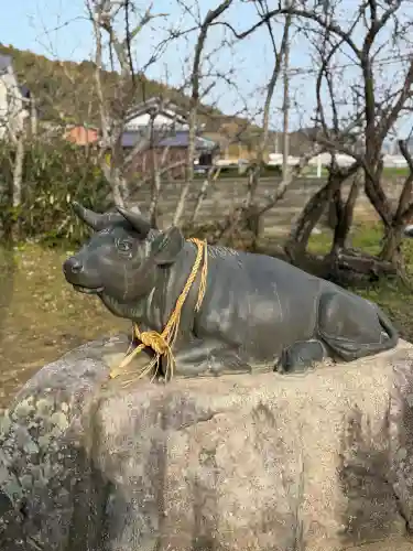四所神社の{uncategorized: "未分類", other: "その他", undefined: "問題あり", building: "その他建物", grave: "お墓", sacred_gate: "鳥居", guardian: "狛犬", statue: "像", buddha: "仏像", history: "歴史", nature: "自然", garden: "庭園", animal: "動物", pagoda: "塔", temizu: "手水舎", mountain_gate: "山門・神門", sanctuary: "本殿・本堂", subordinate: "末社・摂社", art: "芸術", scenery: "景色", jizo: "地蔵", ema: "絵馬", goshuin: "御朱印", omikuji: "おみくじ", items: "授与品その他", amulet: "お守り", goshuincho: "御朱印帳", eats: "食事", festival: "お祭り", votive_dance: "神楽", shichigosan: "七五三参", wedding: "結婚式", experience: "体験その他", initially: "初詣", around: "周辺", anti_infection: "感染症対策"}