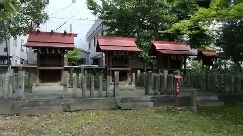 闇之森八幡社の末社・摂社