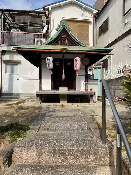 平野の一本松と地蔵堂(十王堂跡)の本殿・本堂