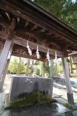 諏訪大社上社前宮の手水舎