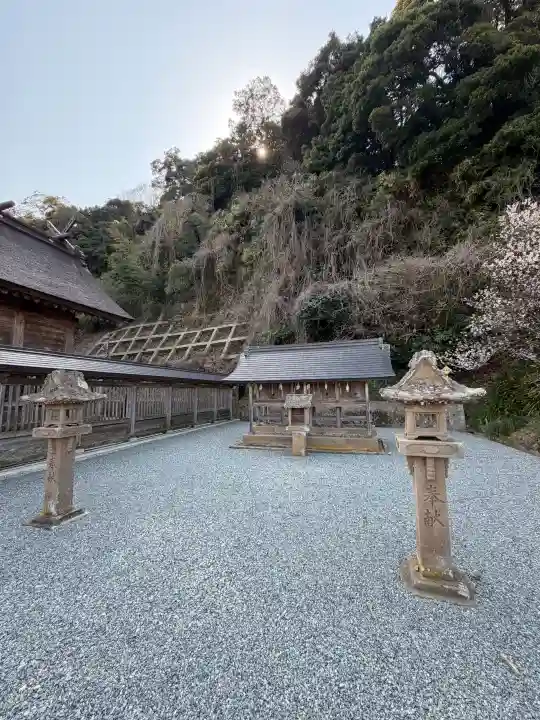 佐太神社の{uncategorized: "未分類", other: "その他", undefined: "問題あり", building: "その他建物", grave: "お墓", sacred_gate: "鳥居", guardian: "狛犬", statue: "像", buddha: "仏像", history: "歴史", nature: "自然", garden: "庭園", animal: "動物", pagoda: "塔", temizu: "手水舎", mountain_gate: "山門・神門", sanctuary: "本殿・本堂", subordinate: "末社・摂社", art: "芸術", scenery: "景色", jizo: "地蔵", ema: "絵馬", goshuin: "御朱印", omikuji: "おみくじ", items: "授与品その他", amulet: "お守り", goshuincho: "御朱印帳", eats: "食事", festival: "お祭り", votive_dance: "神楽", shichigosan: "七五三参", wedding: "結婚式", experience: "体験その他", initially: "初詣", around: "周辺", anti_infection: "感染症対策"}