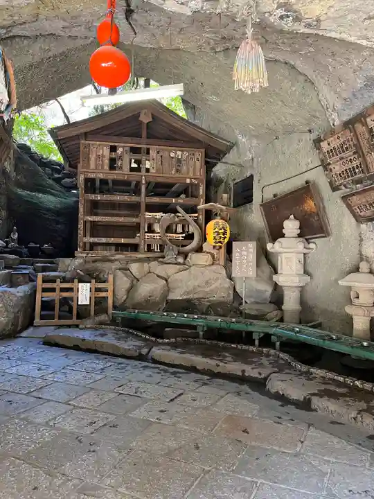 銭洗弁財天宇賀福神社(神奈川県)