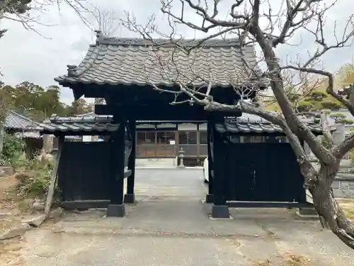 光明寺の山門