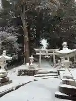 亀山神社の{uncategorized: "未分類", other: "その他", undefined: "問題あり", building: "その他建物", grave: "お墓", sacred_gate: "鳥居", guardian: "狛犬", statue: "像", buddha: "仏像", history: "歴史", nature: "自然", garden: "庭園", animal: "動物", pagoda: "塔", temizu: "手水舎", mountain_gate: "山門・神門", sanctuary: "本殿・本堂", subordinate: "末社・摂社", art: "芸術", scenery: "景色", jizo: "地蔵", ema: "絵馬", goshuin: "御朱印", omikuji: "おみくじ", items: "授与品その他", amulet: "お守り", goshuincho: "御朱印帳", eats: "食事", festival: "お祭り", votive_dance: "神楽", shichigosan: "七五三参", wedding: "結婚式", experience: "体験その他", initially: "初詣", around: "周辺", anti_infection: "感染症対策"}