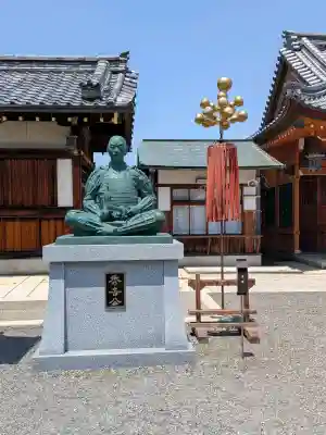 豊国神社の{uncategorized: "未分類", other: "その他", undefined: "問題あり", building: "その他建物", grave: "お墓", sacred_gate: "鳥居", guardian: "狛犬", statue: "像", buddha: "仏像", history: "歴史", nature: "自然", garden: "庭園", animal: "動物", pagoda: "塔", temizu: "手水舎", mountain_gate: "山門・神門", sanctuary: "本殿・本堂", subordinate: "末社・摂社", art: "芸術", scenery: "景色", jizo: "地蔵", ema: "絵馬", goshuin: "御朱印", omikuji: "おみくじ", items: "授与品その他", amulet: "お守り", goshuincho: "御朱印帳", eats: "食事", festival: "お祭り", votive_dance: "神楽", shichigosan: "七五三参", wedding: "結婚式", experience: "体験その他", initially: "初詣", around: "周辺", anti_infection: "感染症対策"}