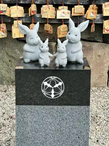 出雲大社の{uncategorized: "未分類", other: "その他", undefined: "問題あり", building: "その他建物", grave: "お墓", sacred_gate: "鳥居", guardian: "狛犬", statue: "像", buddha: "仏像", history: "歴史", nature: "自然", garden: "庭園", animal: "動物", pagoda: "塔", temizu: "手水舎", mountain_gate: "山門・神門", sanctuary: "本殿・本堂", subordinate: "末社・摂社", art: "芸術", scenery: "景色", jizo: "地蔵", ema: "絵馬", goshuin: "御朱印", omikuji: "おみくじ", items: "授与品その他", amulet: "お守り", goshuincho: "御朱印帳", eats: "食事", festival: "お祭り", votive_dance: "神楽", shichigosan: "七五三参", wedding: "結婚式", experience: "体験その他", initially: "初詣", around: "周辺", anti_infection: "感染症対策"}