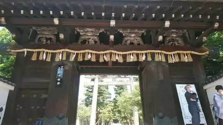 御香宮神社の山門・神門