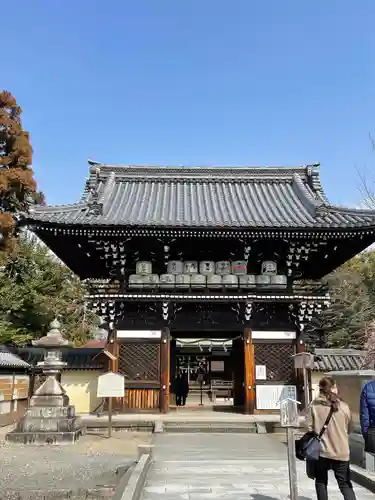 梅宮大社の山門・神門