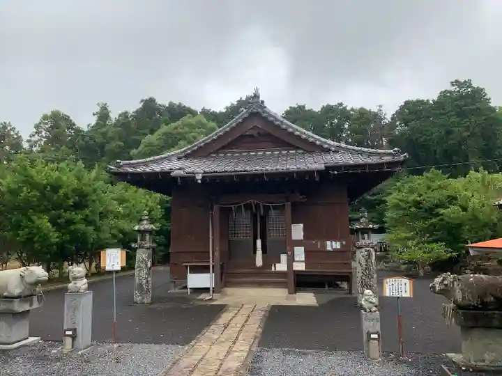 国片主神社の本殿・本堂