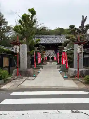 金蔵寺の{uncategorized: "未分類", other: "その他", undefined: "問題あり", building: "その他建物", grave: "お墓", sacred_gate: "鳥居", guardian: "狛犬", statue: "像", buddha: "仏像", history: "歴史", nature: "自然", garden: "庭園", animal: "動物", pagoda: "塔", temizu: "手水舎", mountain_gate: "山門・神門", sanctuary: "本殿・本堂", subordinate: "末社・摂社", art: "芸術", scenery: "景色", jizo: "地蔵", ema: "絵馬", goshuin: "御朱印", omikuji: "おみくじ", items: "授与品その他", amulet: "お守り", goshuincho: "御朱印帳", eats: "食事", festival: "お祭り", votive_dance: "神楽", shichigosan: "七五三参", wedding: "結婚式", experience: "体験その他", initially: "初詣", around: "周辺", anti_infection: "感染症対策"}