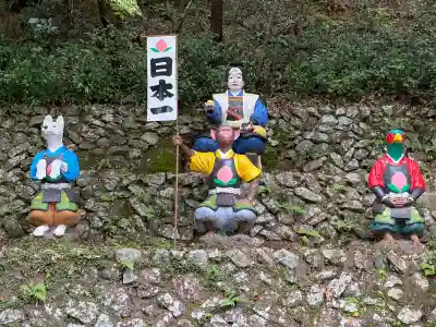 桃太郎神社（栗栖）の{uncategorized: "未分類", other: "その他", undefined: "問題あり", building: "その他建物", grave: "お墓", sacred_gate: "鳥居", guardian: "狛犬", statue: "像", buddha: "仏像", history: "歴史", nature: "自然", garden: "庭園", animal: "動物", pagoda: "塔", temizu: "手水舎", mountain_gate: "山門・神門", sanctuary: "本殿・本堂", subordinate: "末社・摂社", art: "芸術", scenery: "景色", jizo: "地蔵", ema: "絵馬", goshuin: "御朱印", omikuji: "おみくじ", items: "授与品その他", amulet: "お守り", goshuincho: "御朱印帳", eats: "食事", festival: "お祭り", votive_dance: "神楽", shichigosan: "七五三参", wedding: "結婚式", experience: "体験その他", initially: "初詣", around: "周辺", anti_infection: "感染症対策"}