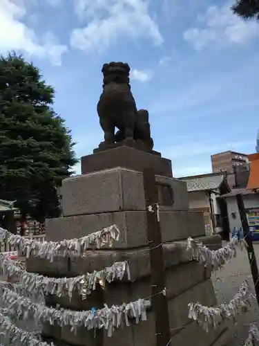 草加神社の狛犬