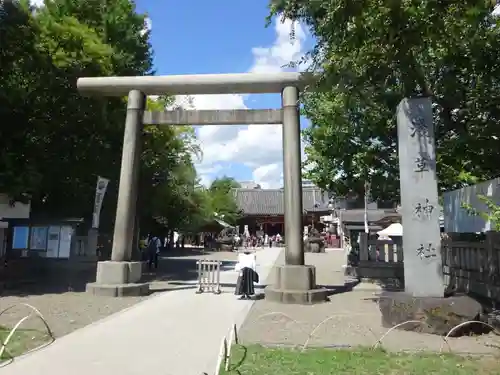 浅草神社の鳥居