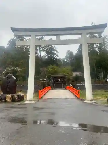 熊野大社の{uncategorized: "未分類", other: "その他", undefined: "問題あり", building: "その他建物", grave: "お墓", sacred_gate: "鳥居", guardian: "狛犬", statue: "像", buddha: "仏像", history: "歴史", nature: "自然", garden: "庭園", animal: "動物", pagoda: "塔", temizu: "手水舎", mountain_gate: "山門・神門", sanctuary: "本殿・本堂", subordinate: "末社・摂社", art: "芸術", scenery: "景色", jizo: "地蔵", ema: "絵馬", goshuin: "御朱印", omikuji: "おみくじ", items: "授与品その他", amulet: "お守り", goshuincho: "御朱印帳", eats: "食事", festival: "お祭り", votive_dance: "神楽", shichigosan: "七五三参", wedding: "結婚式", experience: "体験その他", initially: "初詣", around: "周辺", anti_infection: "感染症対策"}