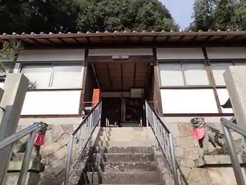 平群神社の本殿