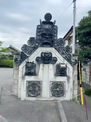 九品寺の{uncategorized: "未分類", other: "その他", undefined: "問題あり", building: "その他建物", grave: "お墓", sacred_gate: "鳥居", guardian: "狛犬", statue: "像", buddha: "仏像", history: "歴史", nature: "自然", garden: "庭園", animal: "動物", pagoda: "塔", temizu: "手水舎", mountain_gate: "山門・神門", sanctuary: "本殿・本堂", subordinate: "末社・摂社", art: "芸術", scenery: "景色", jizo: "地蔵", ema: "絵馬", goshuin: "御朱印", omikuji: "おみくじ", items: "授与品その他", amulet: "お守り", goshuincho: "御朱印帳", eats: "食事", festival: "お祭り", votive_dance: "神楽", shichigosan: "七五三参", wedding: "結婚式", experience: "体験その他", initially: "初詣", around: "周辺", anti_infection: "感染症対策"}