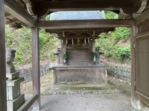 若宮神社の{uncategorized: "未分類", other: "その他", undefined: "問題あり", building: "その他建物", grave: "お墓", sacred_gate: "鳥居", guardian: "狛犬", statue: "像", buddha: "仏像", history: "歴史", nature: "自然", garden: "庭園", animal: "動物", pagoda: "塔", temizu: "手水舎", mountain_gate: "山門・神門", sanctuary: "本殿・本堂", subordinate: "末社・摂社", art: "芸術", scenery: "景色", jizo: "地蔵", ema: "絵馬", goshuin: "御朱印", omikuji: "おみくじ", items: "授与品その他", amulet: "お守り", goshuincho: "御朱印帳", eats: "食事", festival: "お祭り", votive_dance: "神楽", shichigosan: "七五三参", wedding: "結婚式", experience: "体験その他", initially: "初詣", around: "周辺", anti_infection: "感染症対策"}