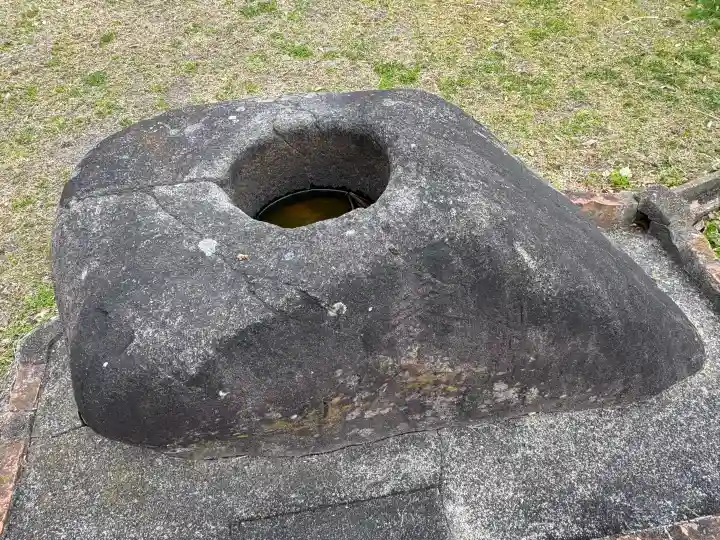 鷹乃森二加番稲荷神社の{uncategorized: "未分類", other: "その他", undefined: "問題あり", building: "その他建物", grave: "お墓", sacred_gate: "鳥居", guardian: "狛犬", statue: "像", buddha: "仏像", history: "歴史", nature: "自然", garden: "庭園", animal: "動物", pagoda: "塔", temizu: "手水舎", mountain_gate: "山門・神門", sanctuary: "本殿・本堂", subordinate: "末社・摂社", art: "芸術", scenery: "景色", jizo: "地蔵", ema: "絵馬", goshuin: "御朱印", omikuji: "おみくじ", items: "授与品その他", amulet: "お守り", goshuincho: "御朱印帳", eats: "食事", festival: "お祭り", votive_dance: "神楽", shichigosan: "七五三参", wedding: "結婚式", experience: "体験その他", initially: "初詣", around: "周辺", anti_infection: "感染症対策"}