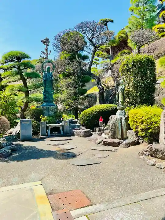 定年寺の{uncategorized: "未分類", other: "その他", undefined: "問題あり", building: "その他建物", grave: "お墓", sacred_gate: "鳥居", guardian: "狛犬", statue: "像", buddha: "仏像", history: "歴史", nature: "自然", garden: "庭園", animal: "動物", pagoda: "塔", temizu: "手水舎", mountain_gate: "山門・神門", sanctuary: "本殿・本堂", subordinate: "末社・摂社", art: "芸術", scenery: "景色", jizo: "地蔵", ema: "絵馬", goshuin: "御朱印", omikuji: "おみくじ", items: "授与品その他", amulet: "お守り", goshuincho: "御朱印帳", eats: "食事", festival: "お祭り", votive_dance: "神楽", shichigosan: "七五三参", wedding: "結婚式", experience: "体験その他", initially: "初詣", around: "周辺", anti_infection: "感染症対策"}