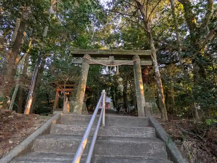 白髭神社の{uncategorized: "未分類", other: "その他", undefined: "問題あり", building: "その他建物", grave: "お墓", sacred_gate: "鳥居", guardian: "狛犬", statue: "像", buddha: "仏像", history: "歴史", nature: "自然", garden: "庭園", animal: "動物", pagoda: "塔", temizu: "手水舎", mountain_gate: "山門・神門", sanctuary: "本殿・本堂", subordinate: "末社・摂社", art: "芸術", scenery: "景色", jizo: "地蔵", ema: "絵馬", goshuin: "御朱印", omikuji: "おみくじ", items: "授与品その他", amulet: "お守り", goshuincho: "御朱印帳", eats: "食事", festival: "お祭り", votive_dance: "神楽", shichigosan: "七五三参", wedding: "結婚式", experience: "体験その他", initially: "初詣", around: "周辺", anti_infection: "感染症対策"}