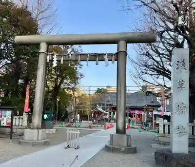 浅草神社の鳥居