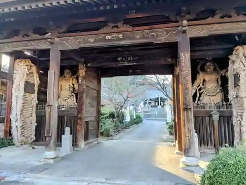 香西寺の山門