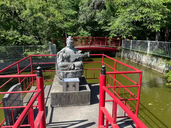 烏子稲荷神社の{uncategorized: "未分類", other: "その他", undefined: "問題あり", building: "その他建物", grave: "お墓", sacred_gate: "鳥居", guardian: "狛犬", statue: "像", buddha: "仏像", history: "歴史", nature: "自然", garden: "庭園", animal: "動物", pagoda: "塔", temizu: "手水舎", mountain_gate: "山門・神門", sanctuary: "本殿・本堂", subordinate: "末社・摂社", art: "芸術", scenery: "景色", jizo: "地蔵", ema: "絵馬", goshuin: "御朱印", omikuji: "おみくじ", items: "授与品その他", amulet: "お守り", goshuincho: "御朱印帳", eats: "食事", festival: "お祭り", votive_dance: "神楽", shichigosan: "七五三参", wedding: "結婚式", experience: "体験その他", initially: "初詣", around: "周辺", anti_infection: "感染症対策"}
