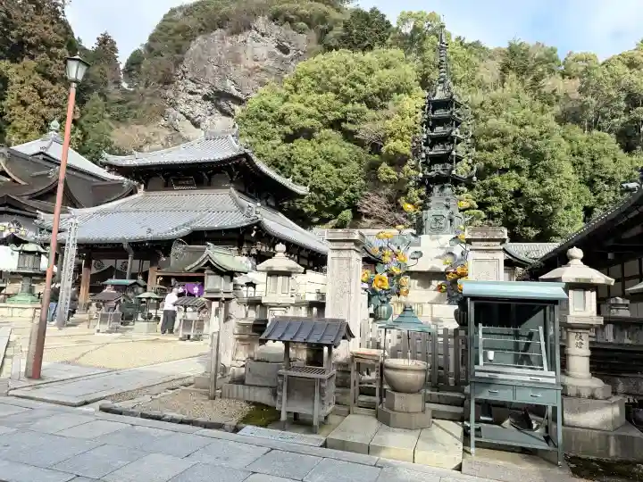 宝山寺の{uncategorized: "未分類", other: "その他", undefined: "問題あり", building: "その他建物", grave: "お墓", sacred_gate: "鳥居", guardian: "狛犬", statue: "像", buddha: "仏像", history: "歴史", nature: "自然", garden: "庭園", animal: "動物", pagoda: "塔", temizu: "手水舎", mountain_gate: "山門・神門", sanctuary: "本殿・本堂", subordinate: "末社・摂社", art: "芸術", scenery: "景色", jizo: "地蔵", ema: "絵馬", goshuin: "御朱印", omikuji: "おみくじ", items: "授与品その他", amulet: "お守り", goshuincho: "御朱印帳", eats: "食事", festival: "お祭り", votive_dance: "神楽", shichigosan: "七五三参", wedding: "結婚式", experience: "体験その他", initially: "初詣", around: "周辺", anti_infection: "感染症対策"}